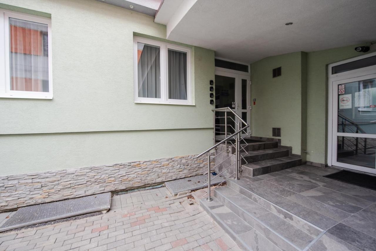 Apartments Danube Братислава Екстер'єр фото