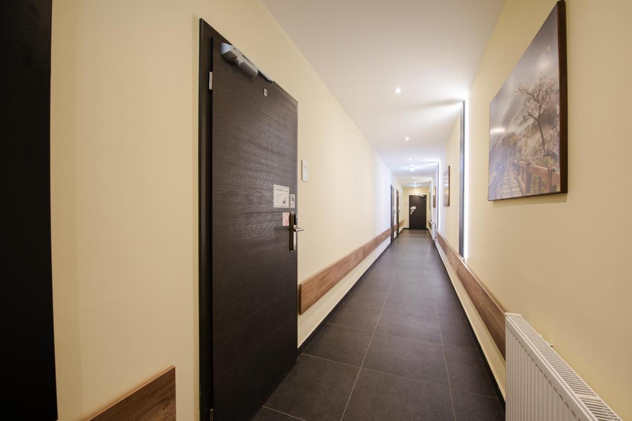 Apartments Danube Братислава Екстер'єр фото